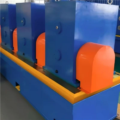 Macchina per la produzione di tubi quadrati